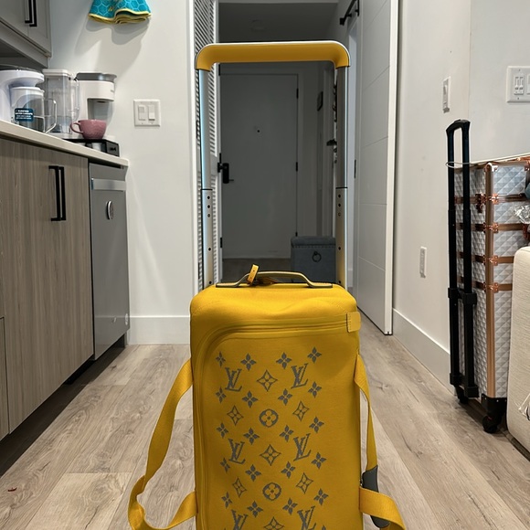 Louis Vuitton Duffle Bag Horizon Soft
Jacquard 55 Yellow - Picture 15 of 17